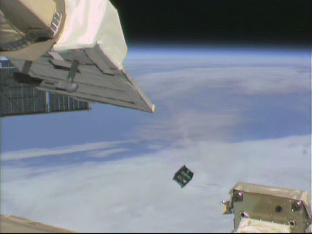 Спутник по русски. Запуск CUBESAT С МКС. Протон старт фото в высоком качестве.
