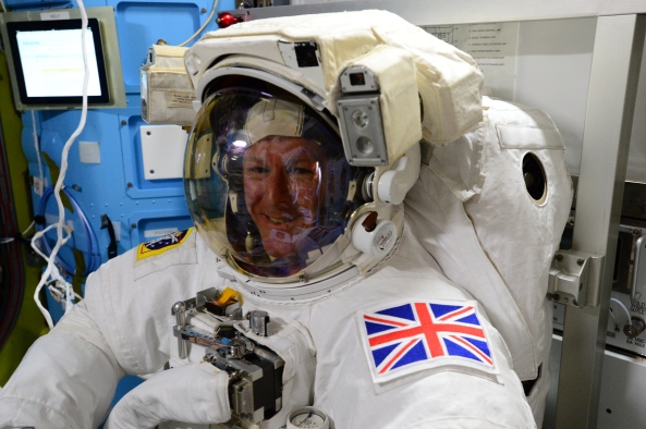 Tim Peake KG5BVI prepares for spacewalk 2015-01-11